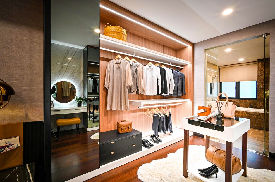 Modern elegant walk-in closet design